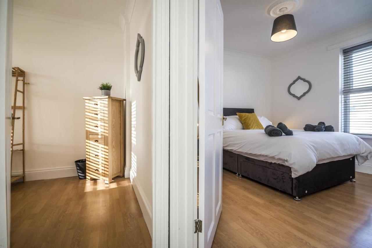 Ivydene - 3 Bedroom Holiday Home - Tenby Dış mekan fotoğraf
