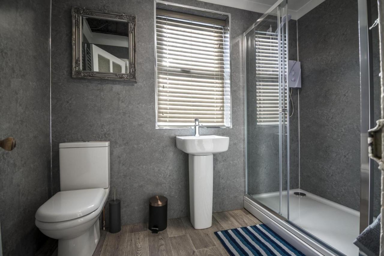 Ivydene - 3 Bedroom Holiday Home - Tenby Dış mekan fotoğraf
